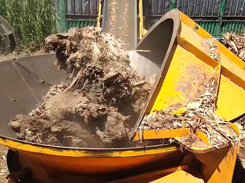 樹(shù)根粉碎機(jī).jpg 樹(shù)根粉碎機(jī).jpg