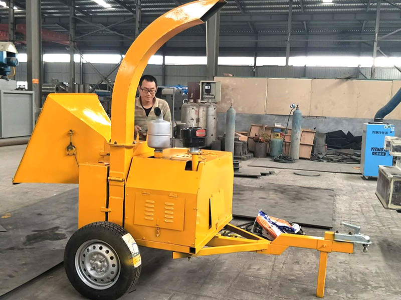 樹枝粉碎機.jpg 樹枝粉碎機.jpg