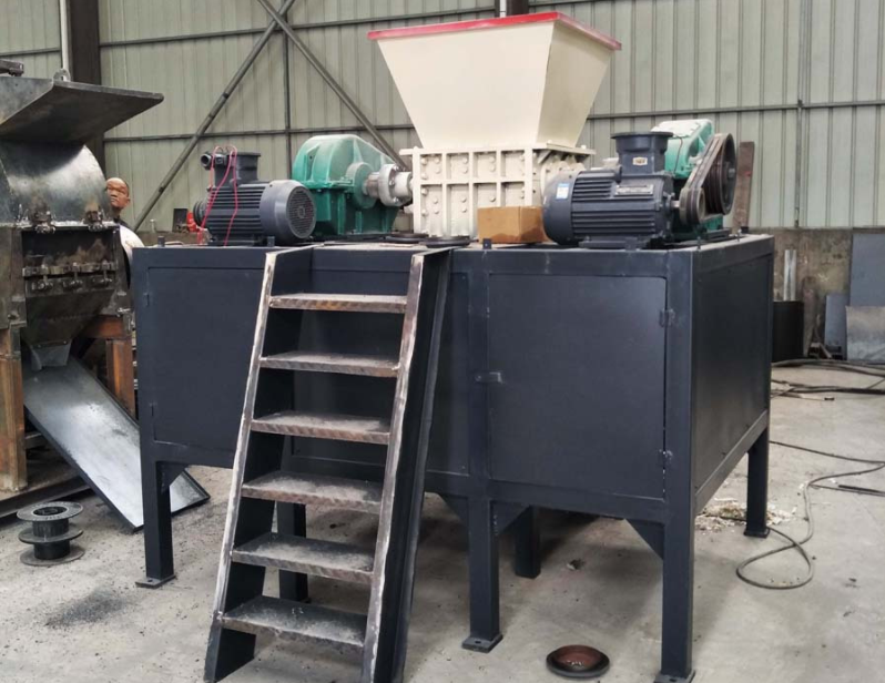 塑料撕碎機(jī),單軸撕碎機(jī),雙軸撕碎機(jī) 塑料撕碎機(jī),單軸撕碎機(jī),雙軸撕碎機(jī)